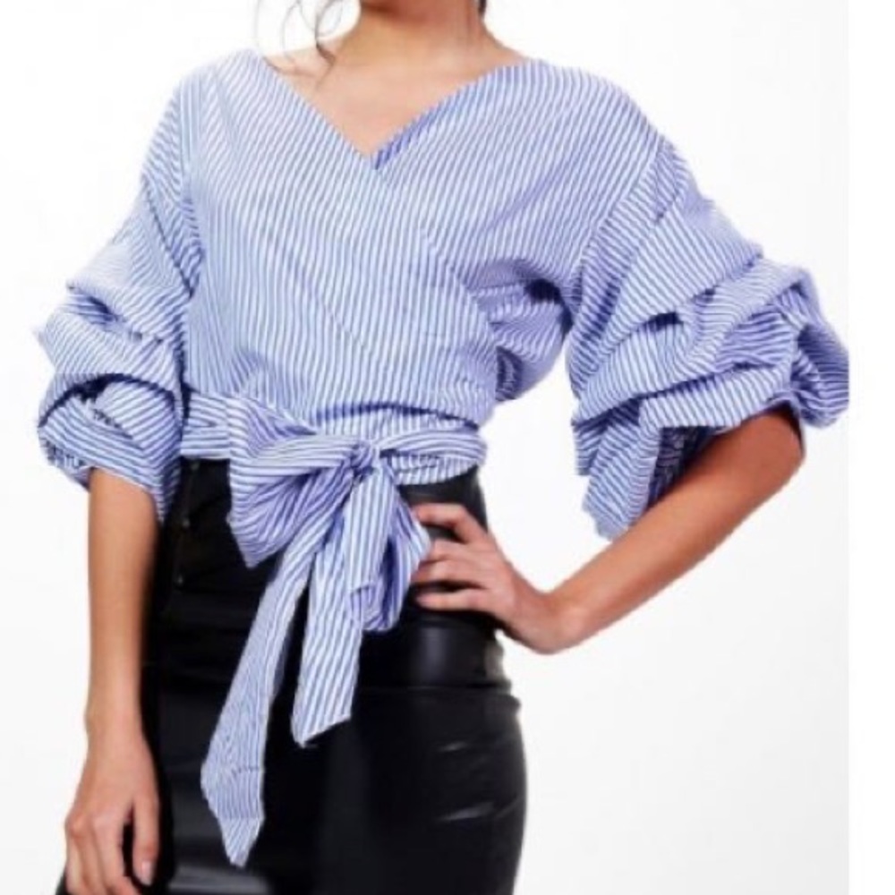 ✨ Zara blue dots puffy sleeve wrap top | sz M